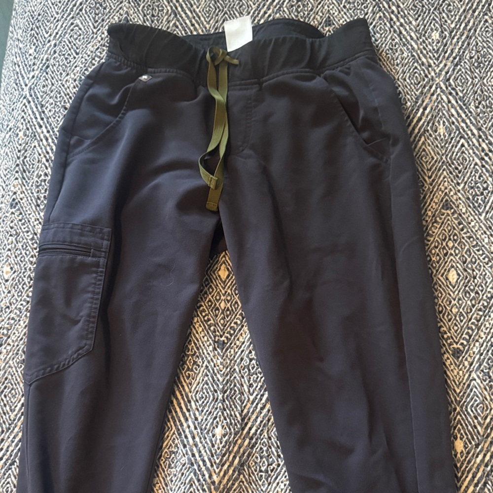 Figs navy blue women’s jogger scrubs